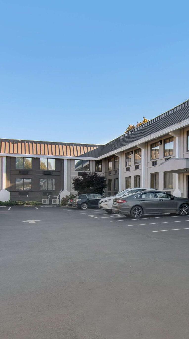 Parking lot outside Hotel Hanna