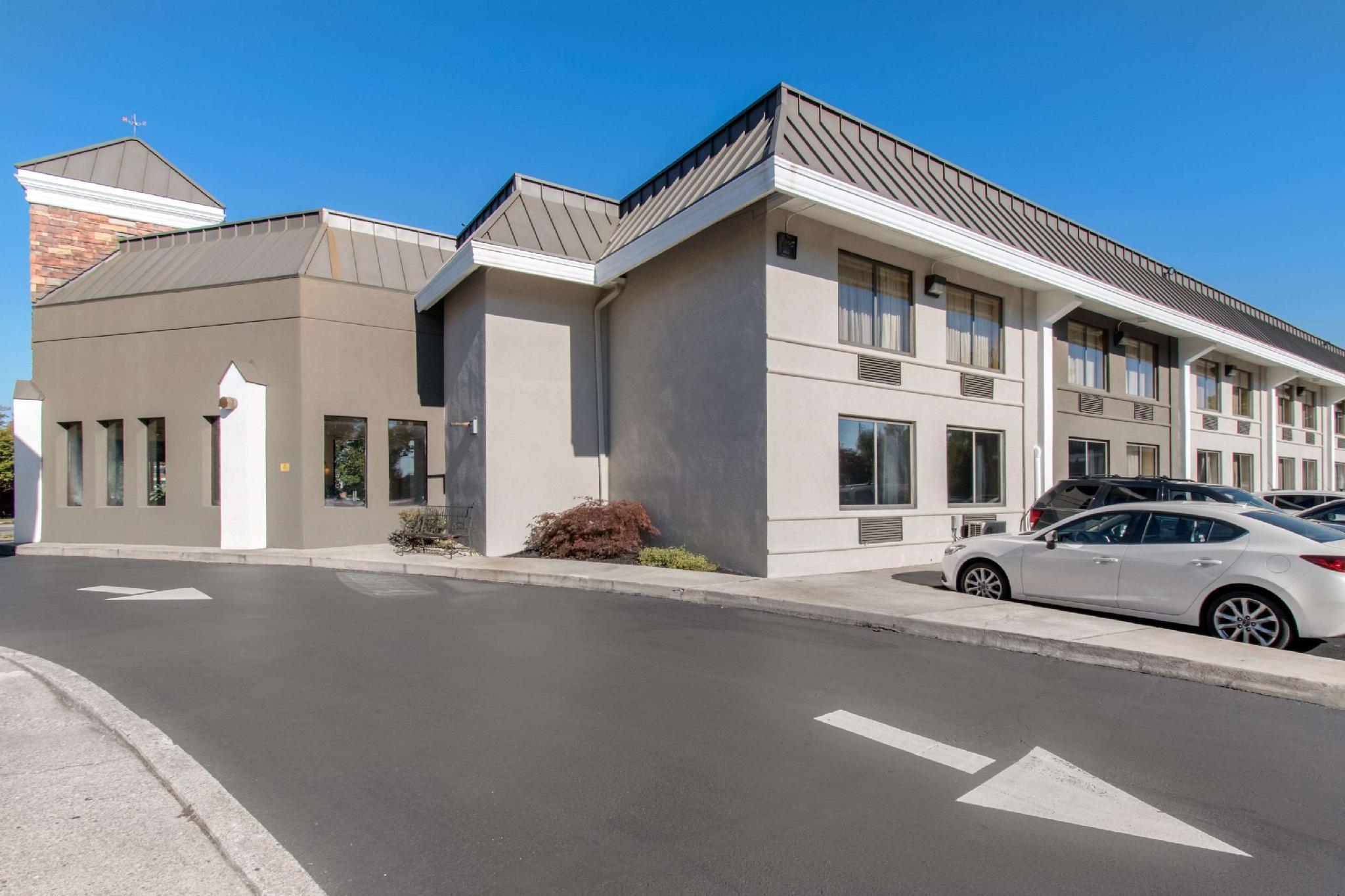 Hotel exterior and the parking lot